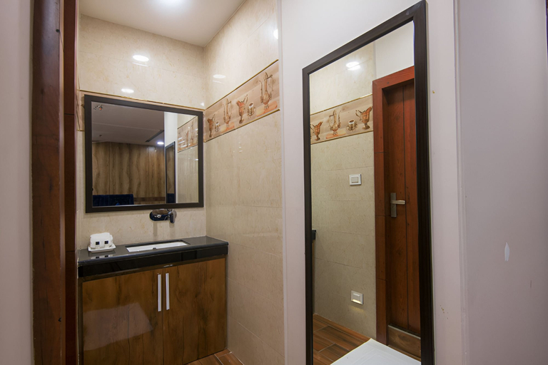 Bathroom 4, Hotel Shivaay, Kangra
