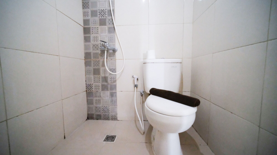 Bathroom 5, Best Choice And Comfy Studio At Orchard Supermall Mansion Apartment, Surabaya