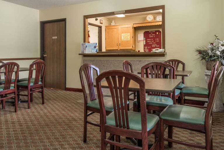 Food & Drinks 4, Super 8 by Wyndham Red Wing, Goodhue