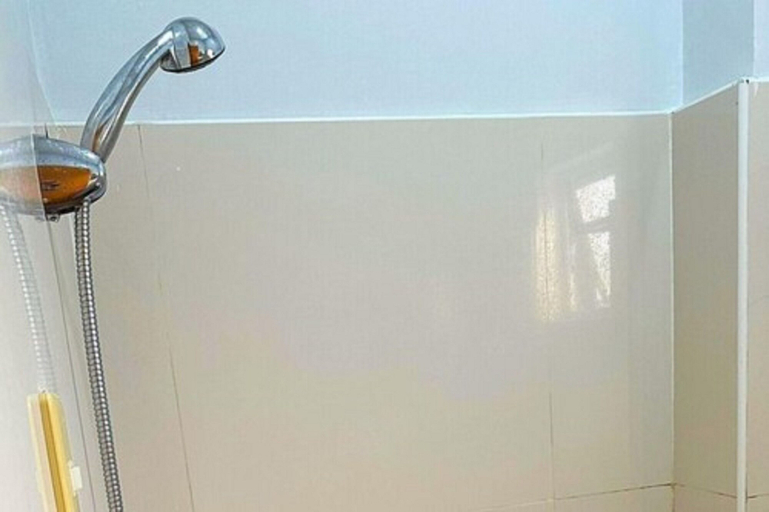 Bathroom 3, A and A Bed & Breakfast Inn powered by Cocotel, Legazpi City