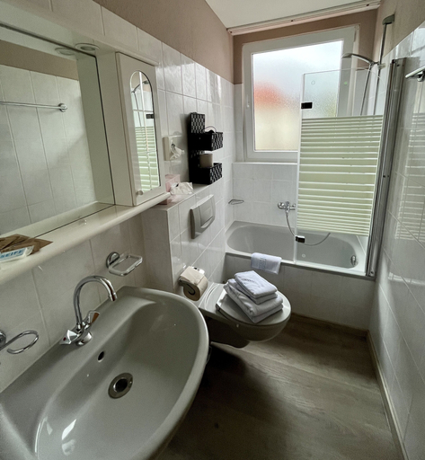 Bathroom 3, Hotel Vogt, Höxter