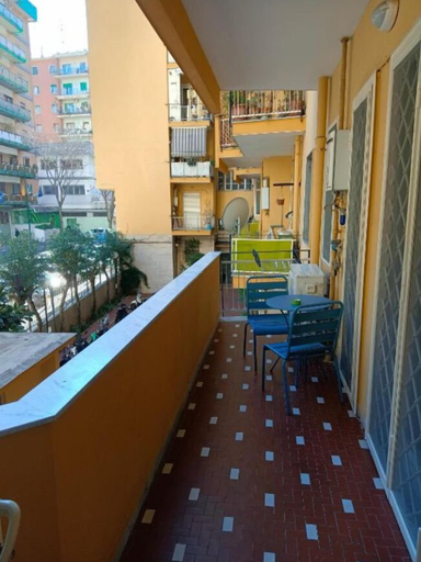 Others 5, Vomerooms, Napoli