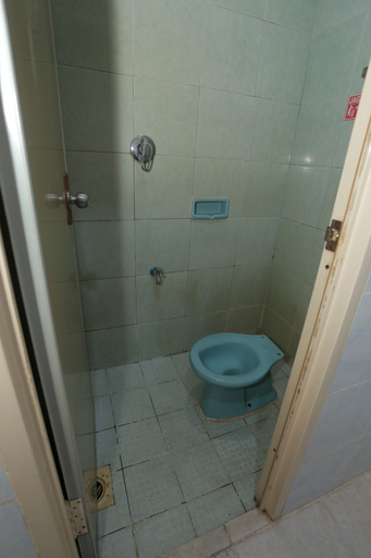 Bathroom 3, OYO 93135 Wisma Bayt Hikmah, Bogor