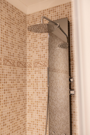 Bathroom 5, Le Prieuré Notre-Dame, Gard