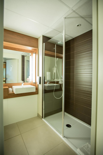 Bathroom 4, Campanile Dijon Centre Clemenceau, Côte-d'Or