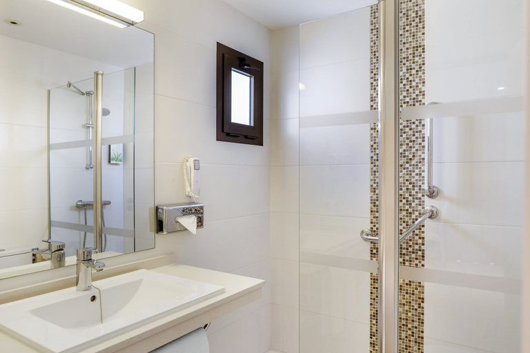 Bathroom 5, Sunset Bay Club, Santa Cruz de Tenerife