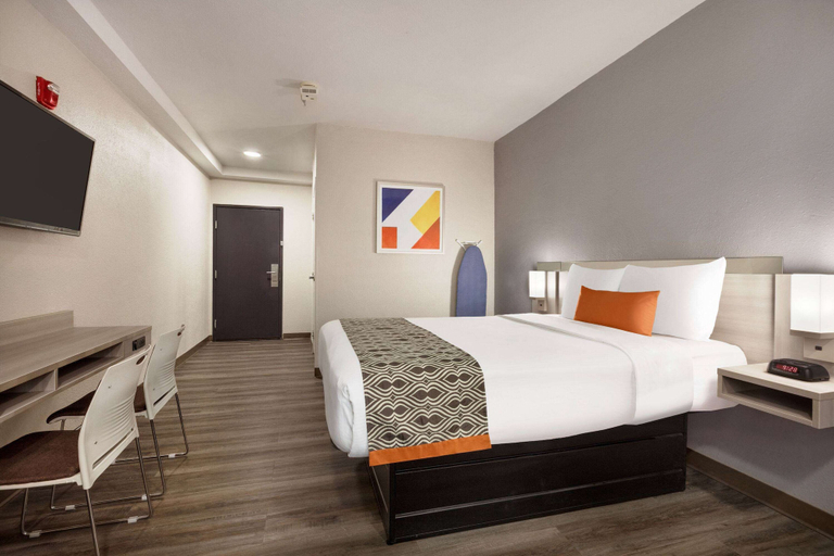 Bedroom 4, Microtel Inn & Suites by Wyndham Raleigh, Wake