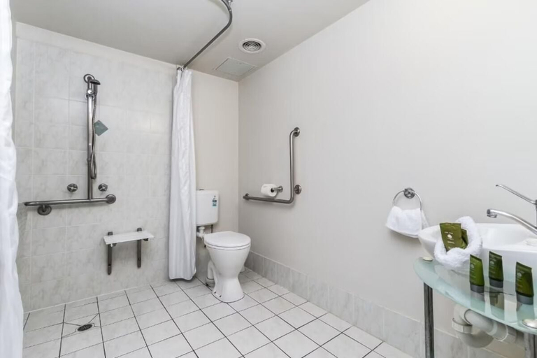 Bathroom 5, Parkview Apartments, Brisbane