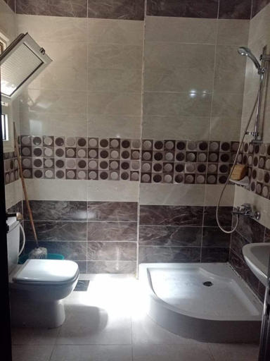 Bathroom 4, Al makramia compound, Al-Ghurdaqah