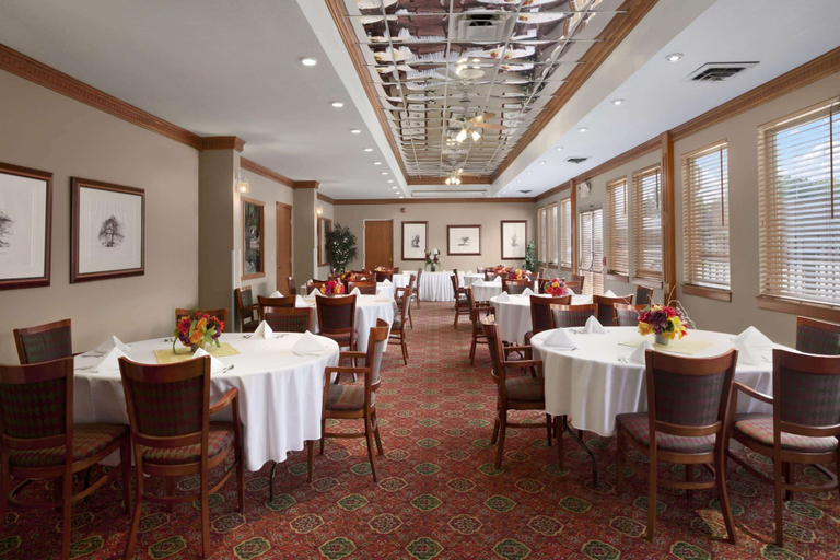 Food & Drinks 5, Ramada by Wyndham Saginaw Hotel & Suites, Saginaw
