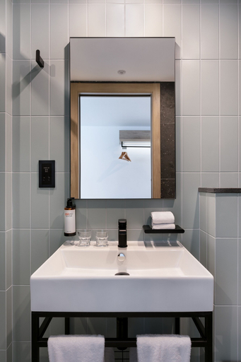 Bathroom 4, Hotel Mistral St. Julian's, Affiliated by Meliá, St Julian's