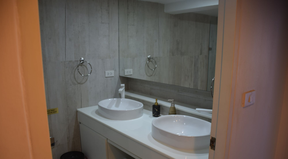 Bathroom, Kalim Résidence unit- 133, Phuket Island