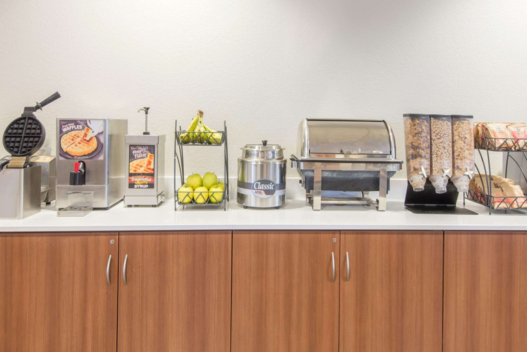 Food & Drinks 5, Microtel Inn & Suites By Wyndham Cadiz, Harrison