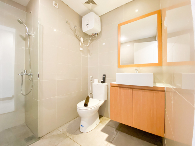 Bathroom 5, Cozy Living Studio (No Kitchen) at Sentraland Semarang Apartment By Travelio, Semarang