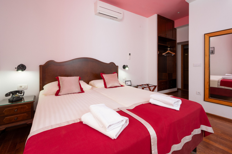 Bedroom 2, Heritage Hotel Tragos, Trogir