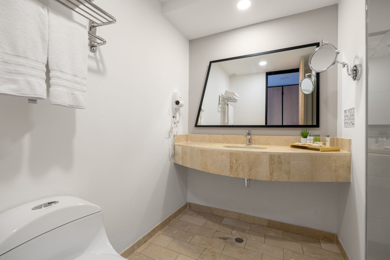 Bathroom 4, Novelty Suites Hotel - Oviedo Mall, Medellín