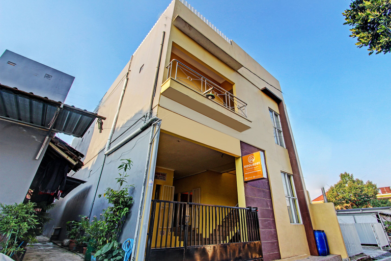 Exterior & Views 1, Hotel O Umi Rahayu Guesthouse, Semarang