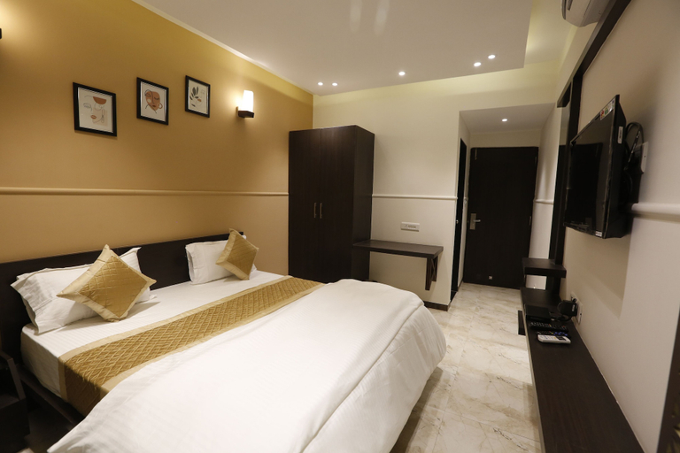 Bedroom 5, Hotel Maple Inn, Ahmadabad