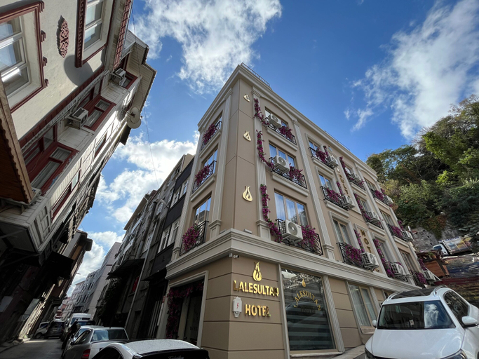 Exterior & Views