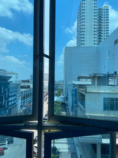 Exterior & Views 22