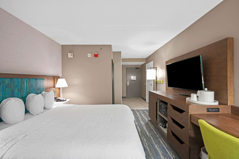 Bedroom 3, Hampton Inn Cleveland-Westlake, Cuyahoga