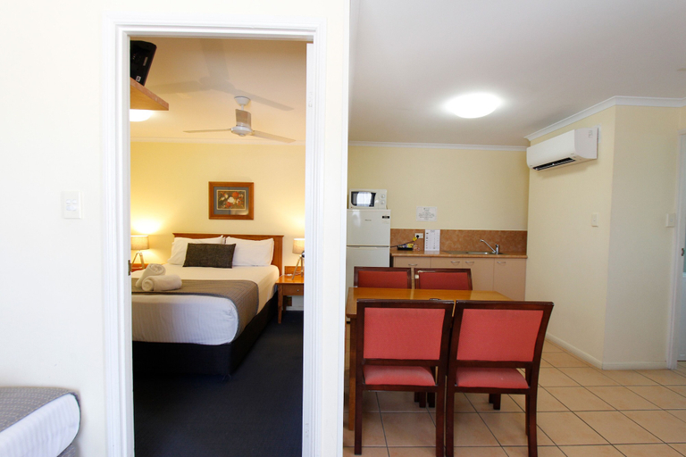Bedroom 3, Windmill Motel and Events Centre, Mackay - Pt A
