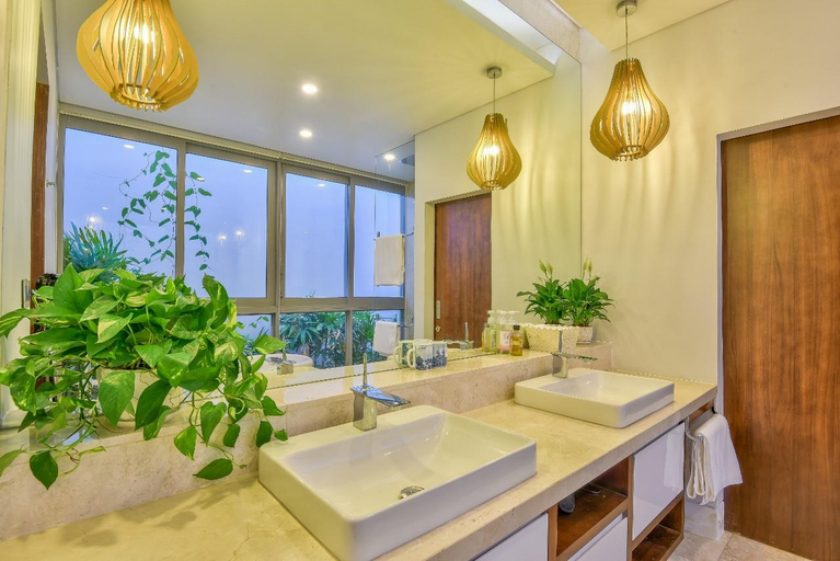 Bathroom 5, Amazing Beachfront 6 Bedrooms Villa (A-1), Da Nang