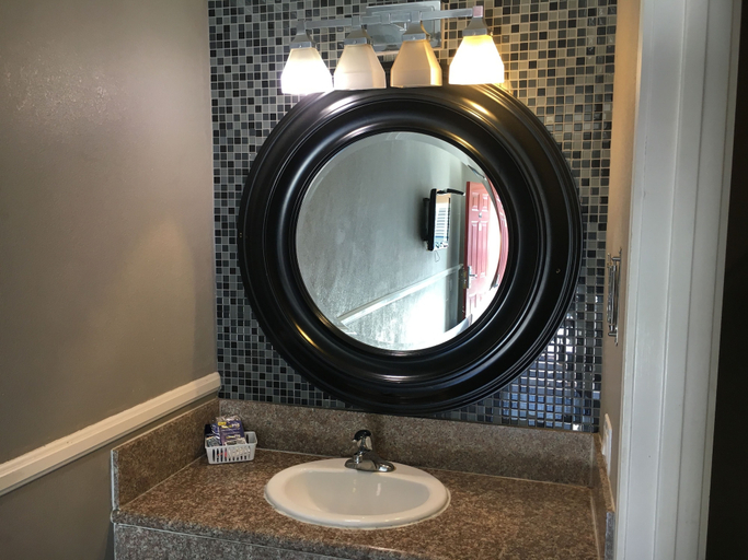 Bathroom 3, Hotel Salina Long Beach, Los Angeles