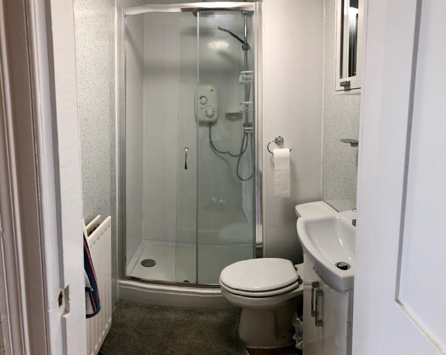 Bathroom 3, Bernard Homestay, Edinburgh
