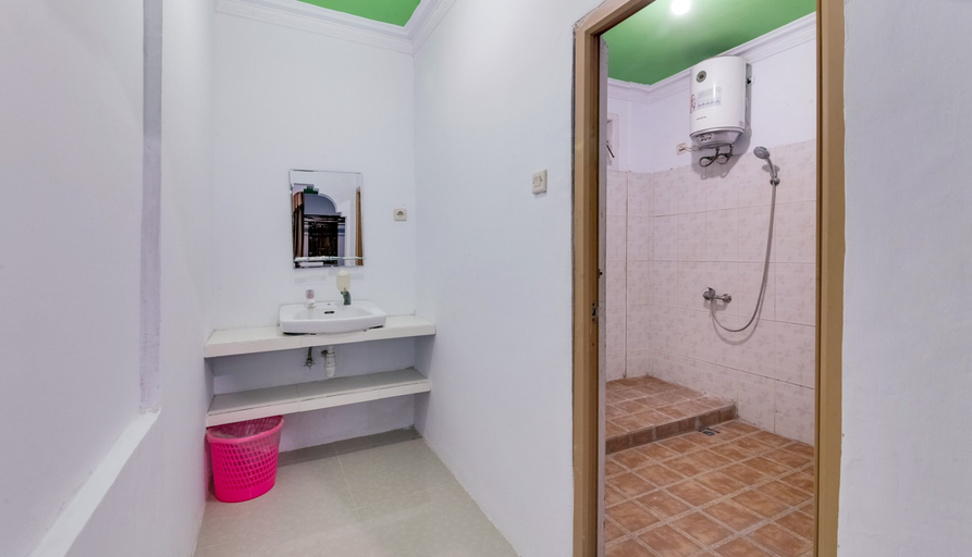 Bathroom 3, Guest House Amalia, East Jakarta