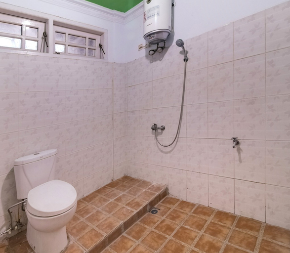 Bathroom 5, Guest House Amalia, East Jakarta