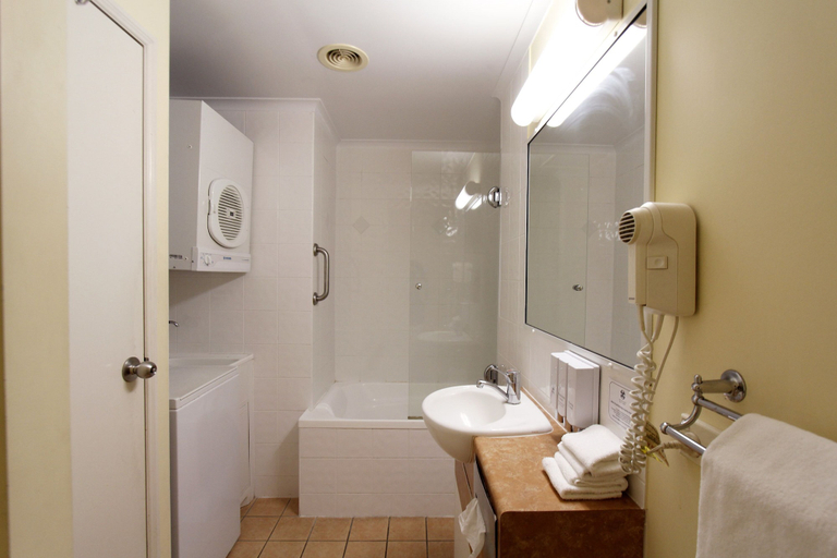 Bathroom 4, Windmill Motel and Events Centre, Mackay - Pt A