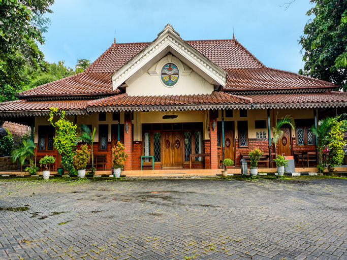 Exterior & Views 3, OYO Life 93061 Kost Vicky Syariah, Surabaya