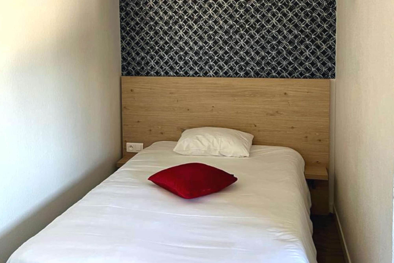 Bedroom 3, Kyriad Vannes Centre Ville, Morbihan