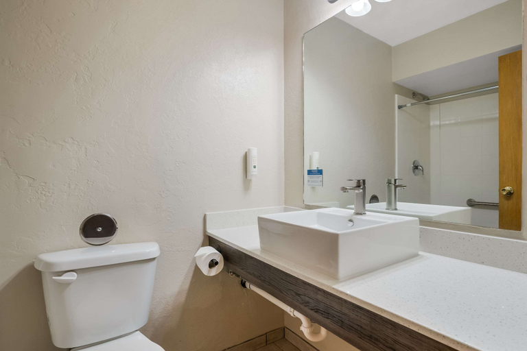 Bathroom 4, Quality Inn Richfield I-70, Sevier