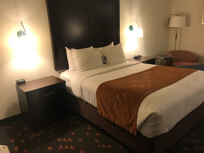 Bedroom 4, Comfort Suites Corvallis, Benton