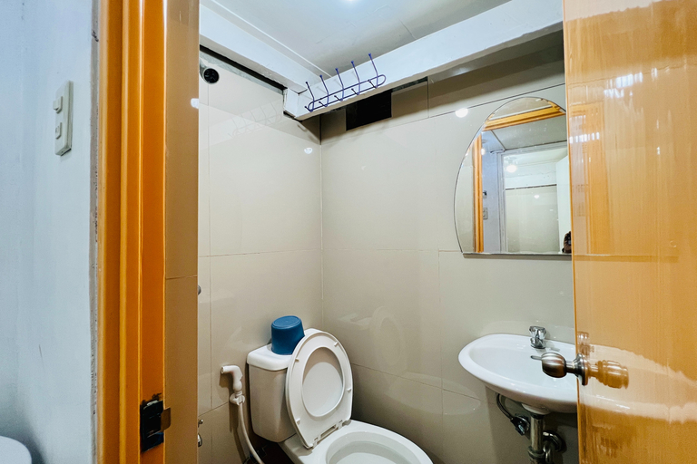 Bathroom 5, King Henry's Transient House, Bantay
