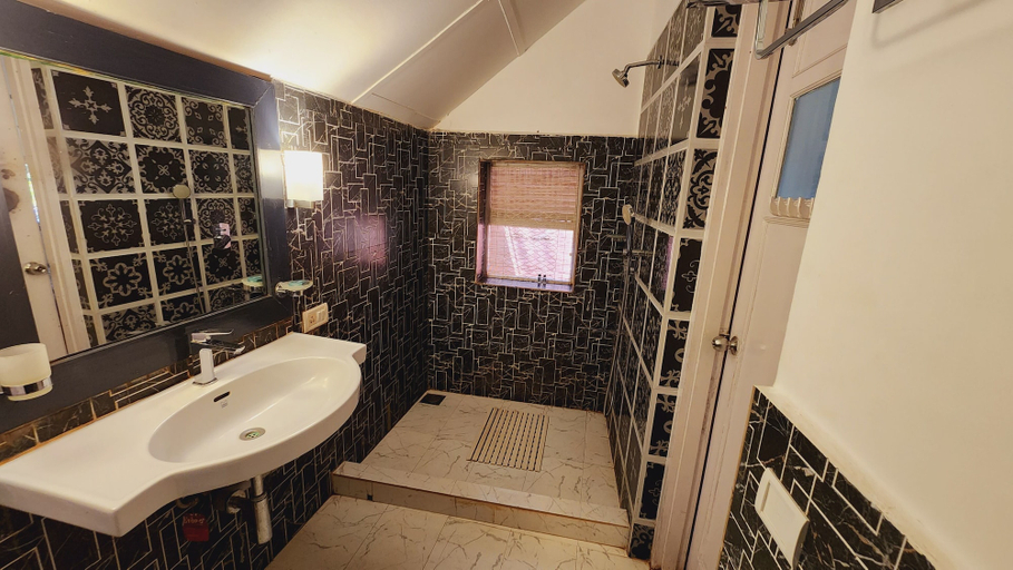 Bathroom 4, Casa Anjuna, North Goa