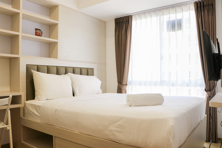 Bedroom 1, Good and Comfy 2BR Tokyo Riverside PIK 2 Apartment By Travelio, Tangerang
