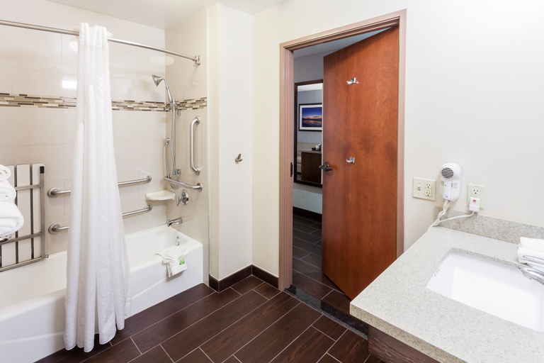 Bathroom 5, Holiday Inn Express & Suites CARPINTERIA by IHG, Santa Barbara