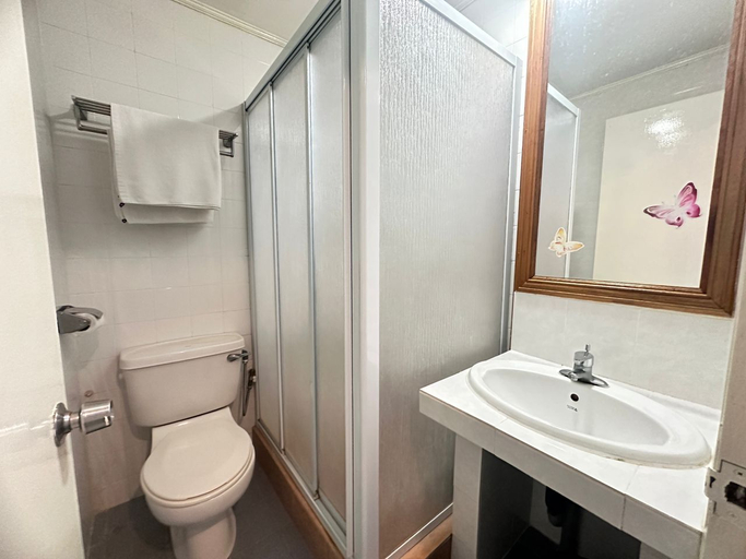 Bathroom 5, Hotel Lutana, Sandakan