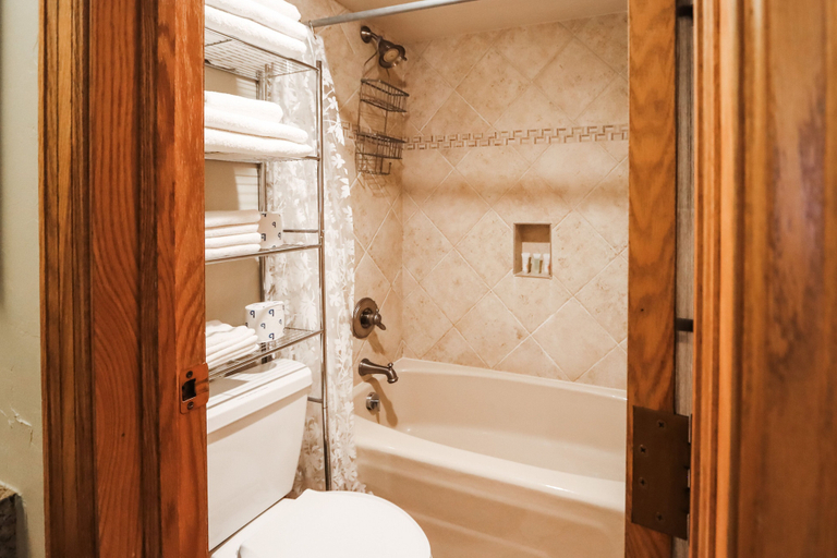 Bathroom 3, New Ski In/ski out Studio Onsite Amenities!, Grand