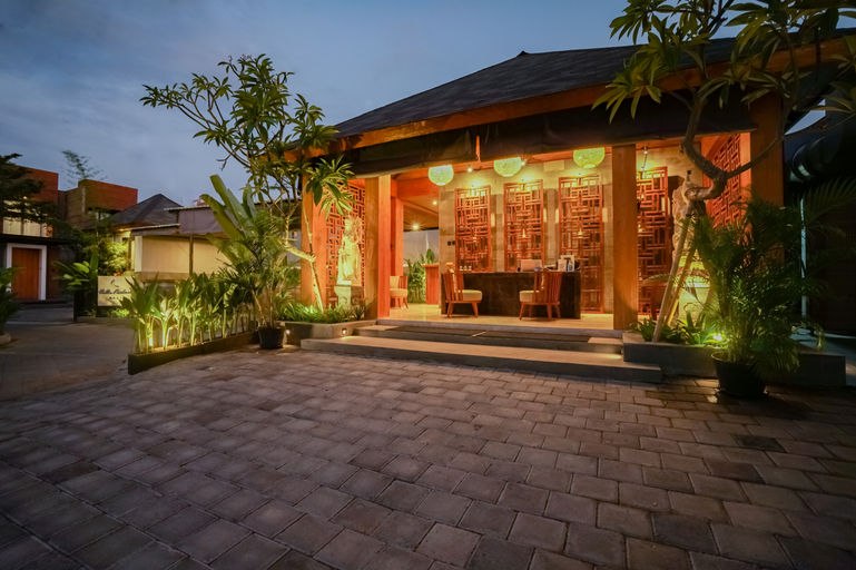 Exterior & Views