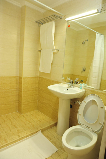 Bathroom 3, Nomad Paradise Hotel, Kamukunji