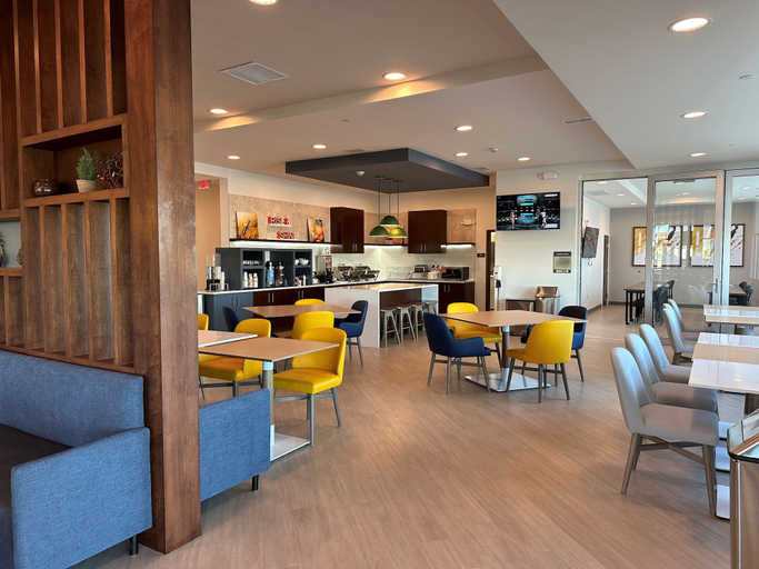 Food & Drinks 5, Comfort Inn & Suites Mountain Grove US-60, Wright