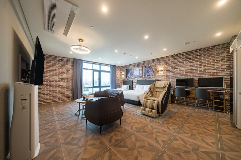 Others 5, Hotel Four Star, Gyeyang