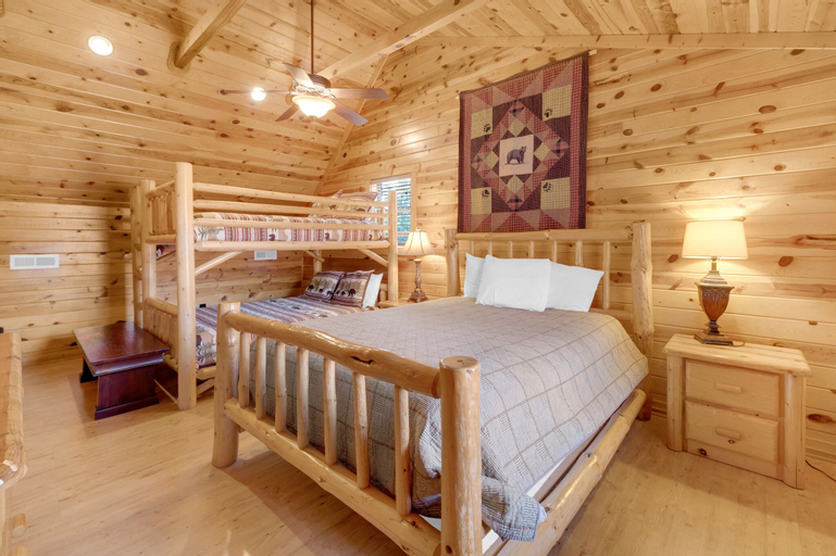 Bedroom 4, 3 BDR Log Cabin in Cozy Resort w/ Private Hot Tub, Sevier