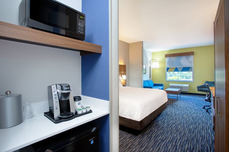 Bedroom 4, Holiday Inn Express & Suites MIRAMAR by IHG, Broward