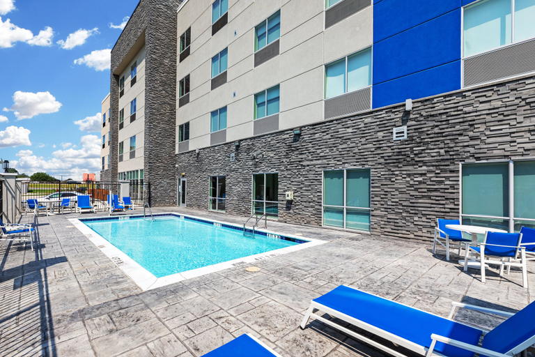 Sport & Beauty 2, Holiday Inn Express & Suites DENTON - SANGER by IHG, Denton