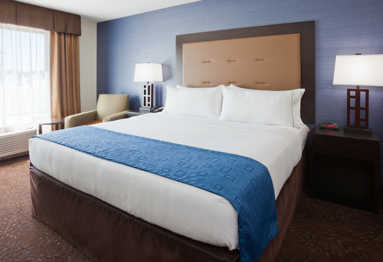 Bedroom 3, Holiday Inn Express & Suites FORT DODGE by IHG, Webster